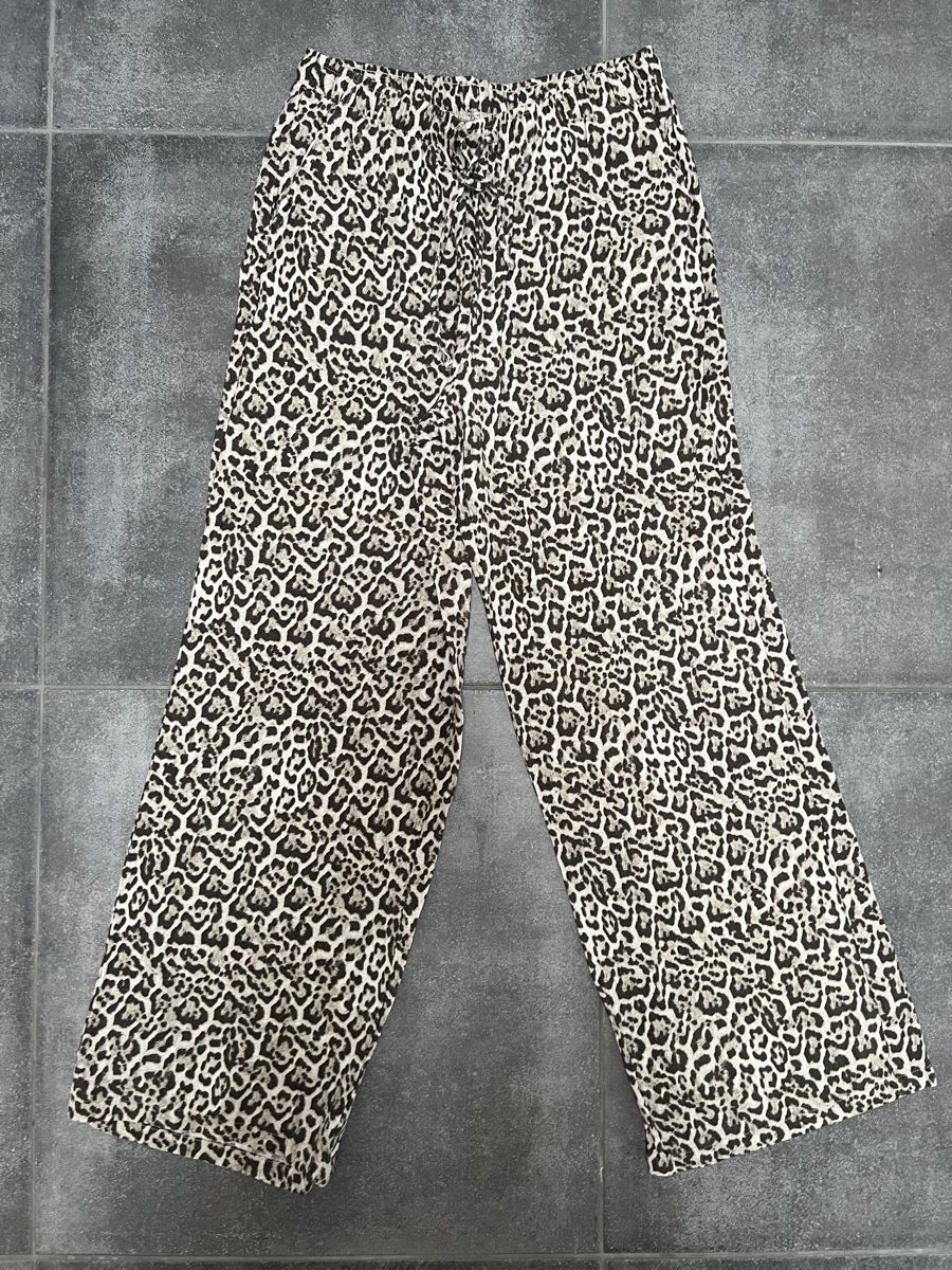 Stradivarius Pantaloni: Stradivarius Hose mit Leo Print Grösse S – Usato da Wettswil venduto da alstel24