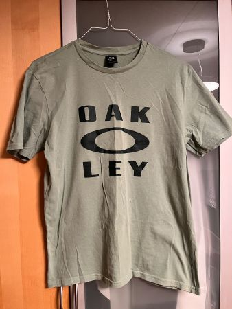 Oakley T-Shirt mit Logo grün Grösse M gebraucht