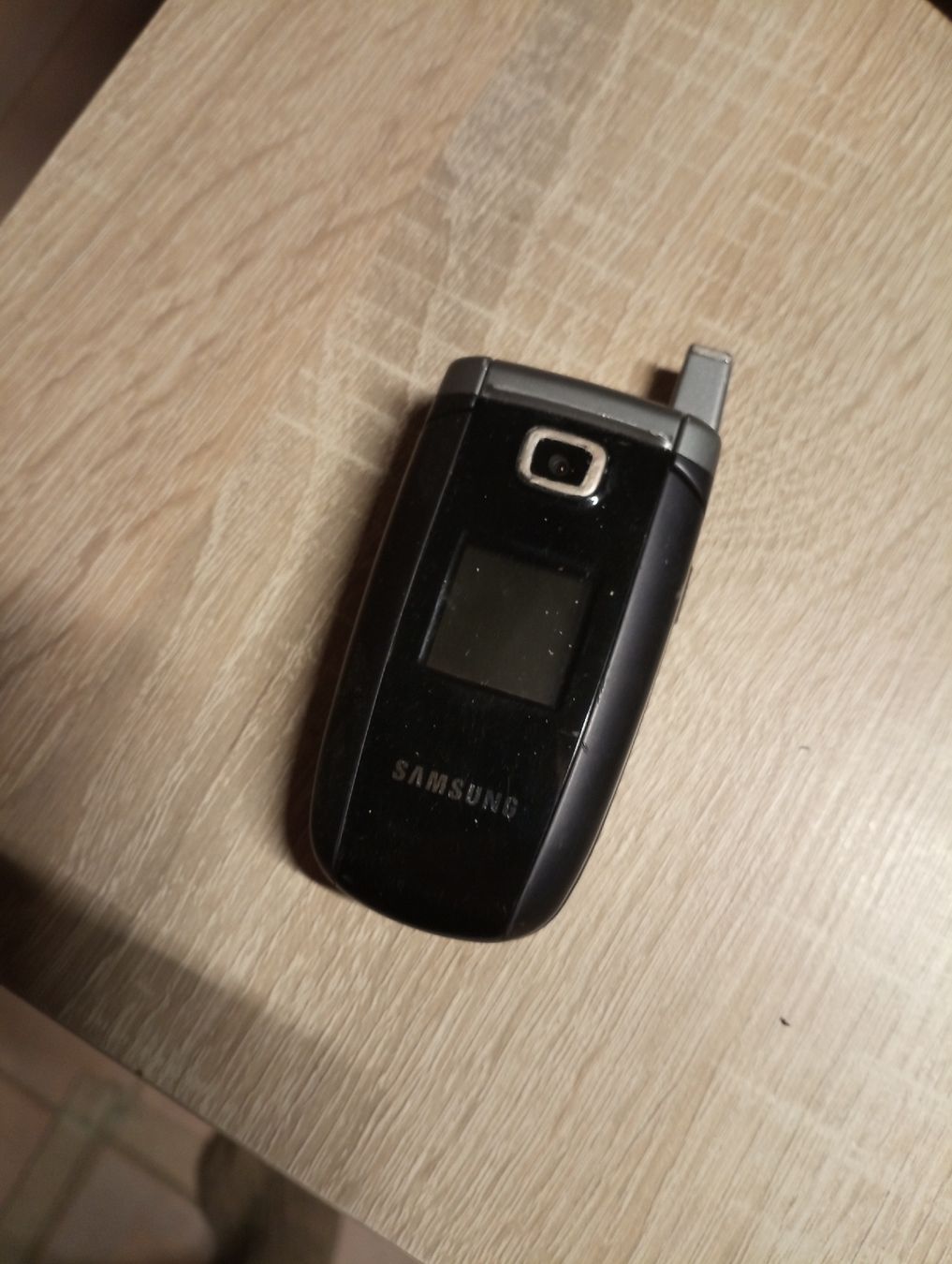 Telefoni cellulari / Smartphones: Samsung SGH-x680 – Usato da Vullierens venduto da Saway