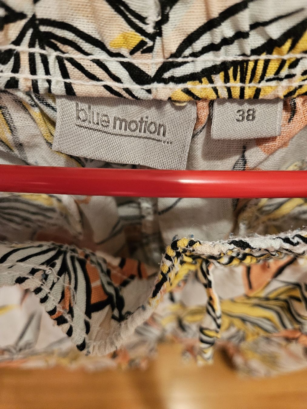 Hosen: 2 X Summer Trousers Size 38 / S – Gebraucht aus Basel von yat_r699 1