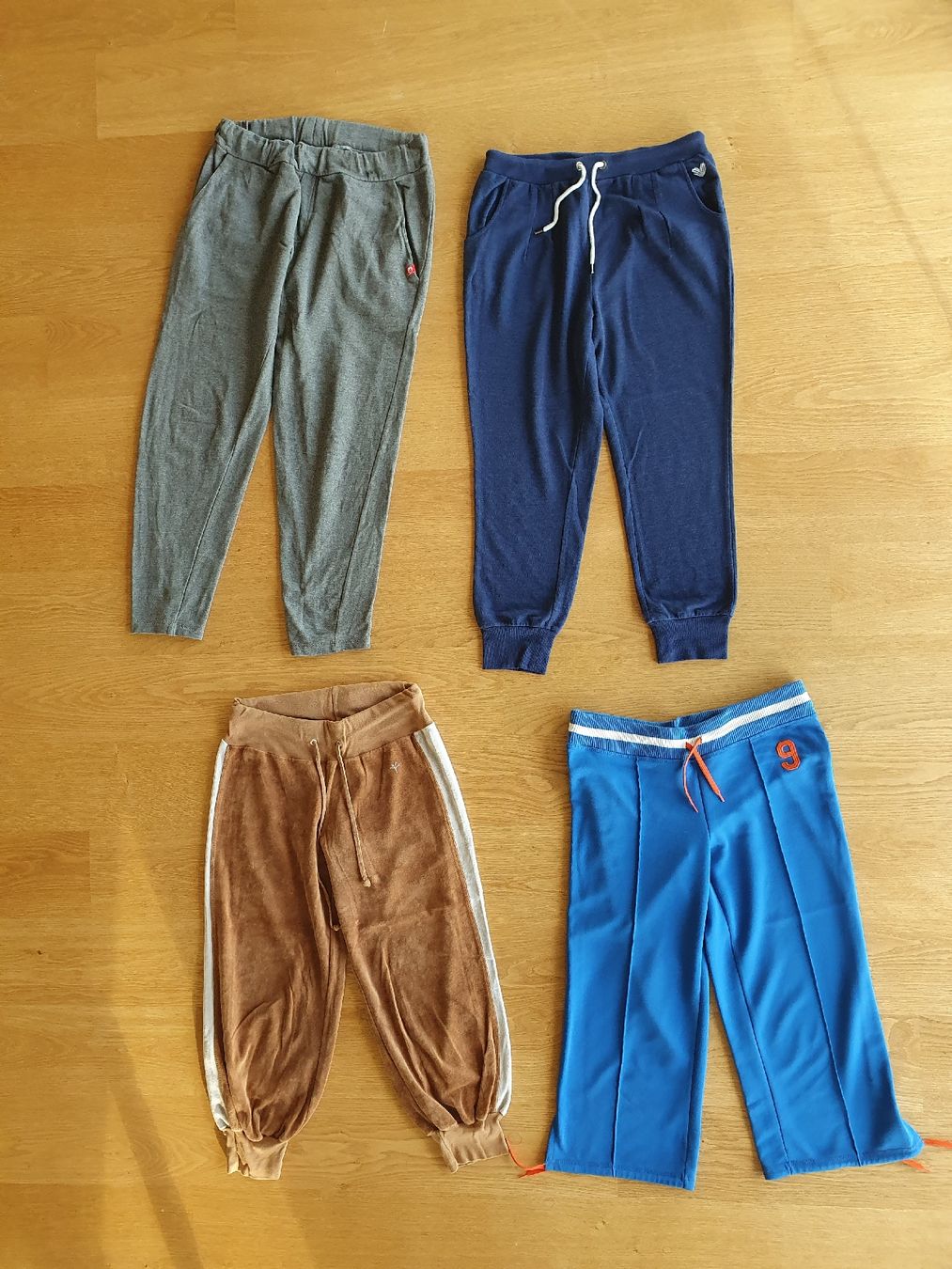 Lotti di vestiti: 4x Trainerhosen Gr. S/M – Usato da Villars-sur-Glâne venduto da richardette