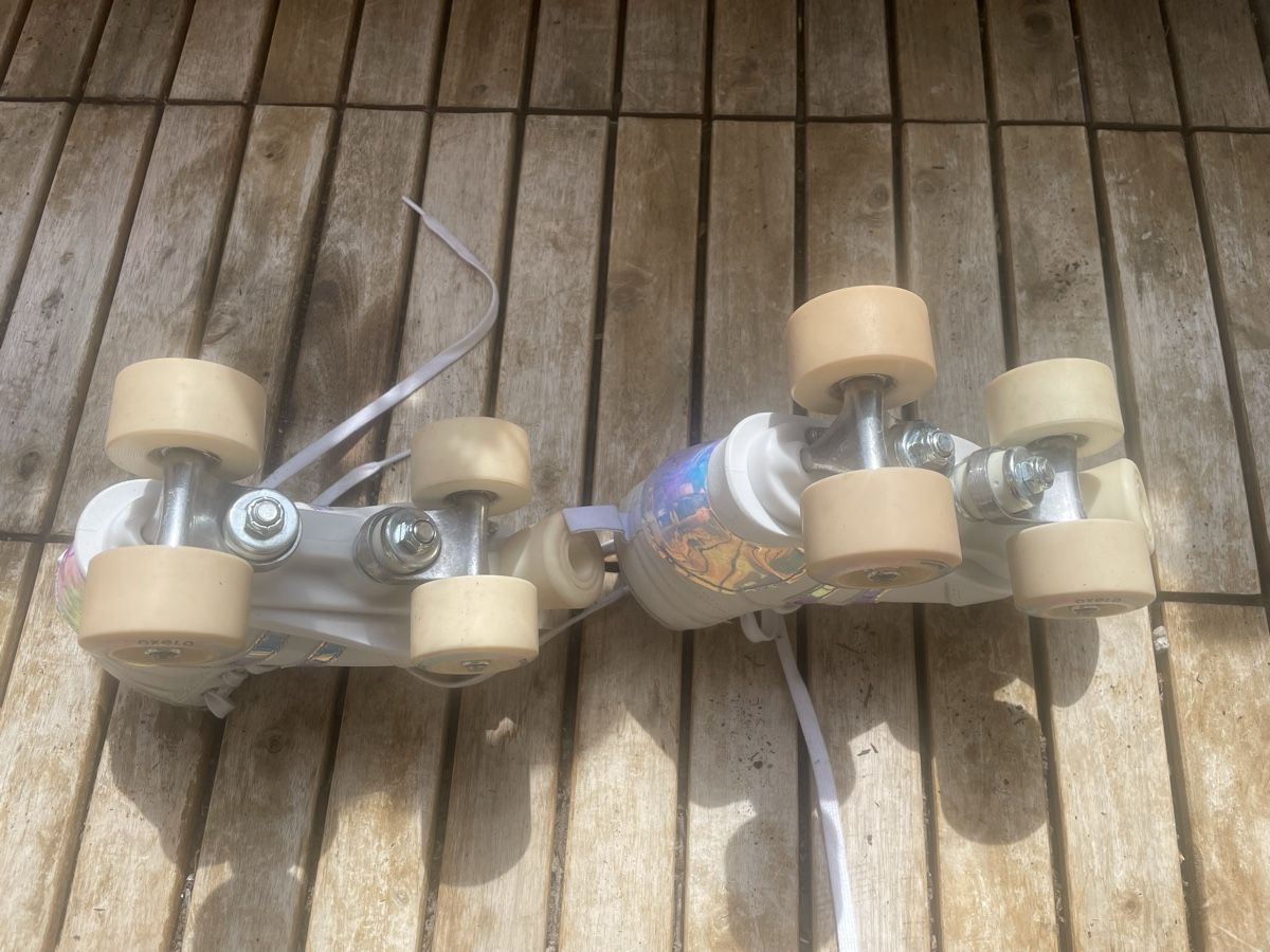 Pattini in linea & Pattini a rotelle: Roller Skates - White -19 cm  - Great Condition! – Usato da lausanne venduto da shaills 1