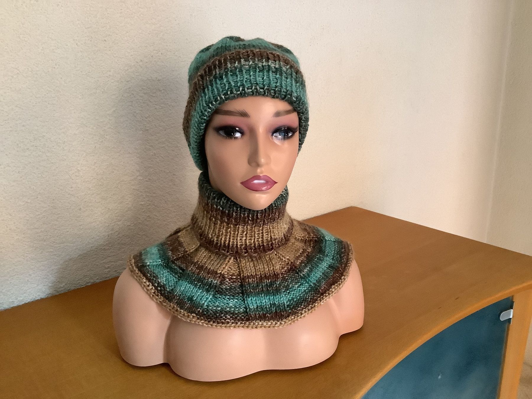 Foulard & Sciarpe: mütze und schal, loop, farbe wählen – Nuovo (secondo la descrizione) da Kerzers venduto da MarianneRamseier 1