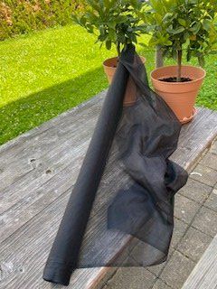 Tessuti: Seidenorganza, Farbe Schwarz, B 1.09 m – Nuovo (secondo la descrizione) da Schwerzenbach venduto da einblick