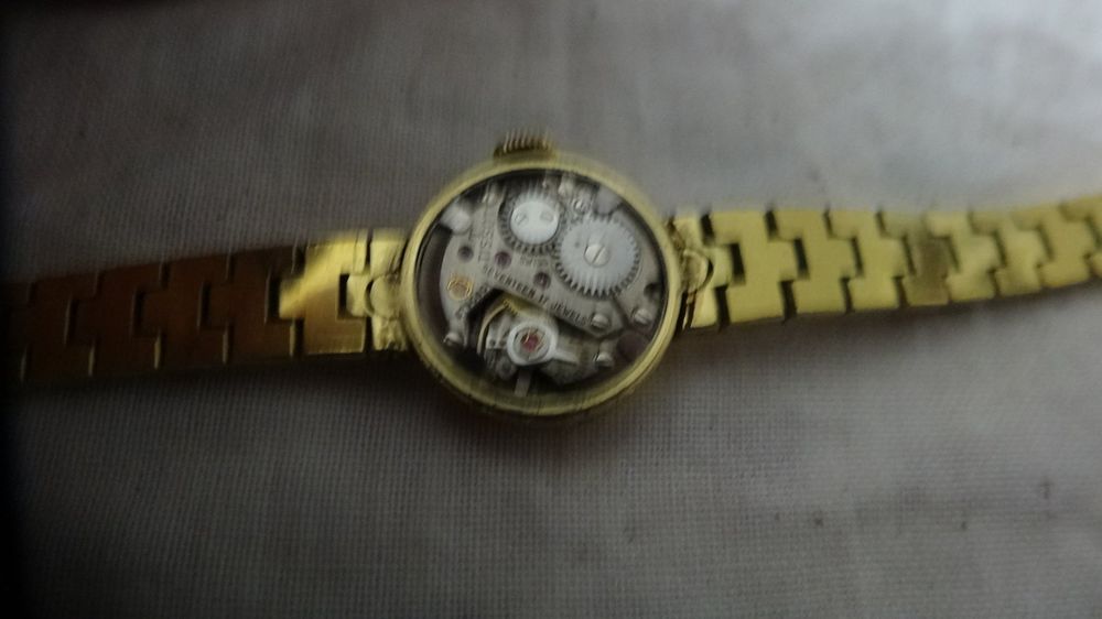Tissot Montres: TISSOT SEHR KLEINE DAMEN UHR.HANDAUFZEUG.NICHTLAUFT-- – D'occasion à zürich par ahmad01 9