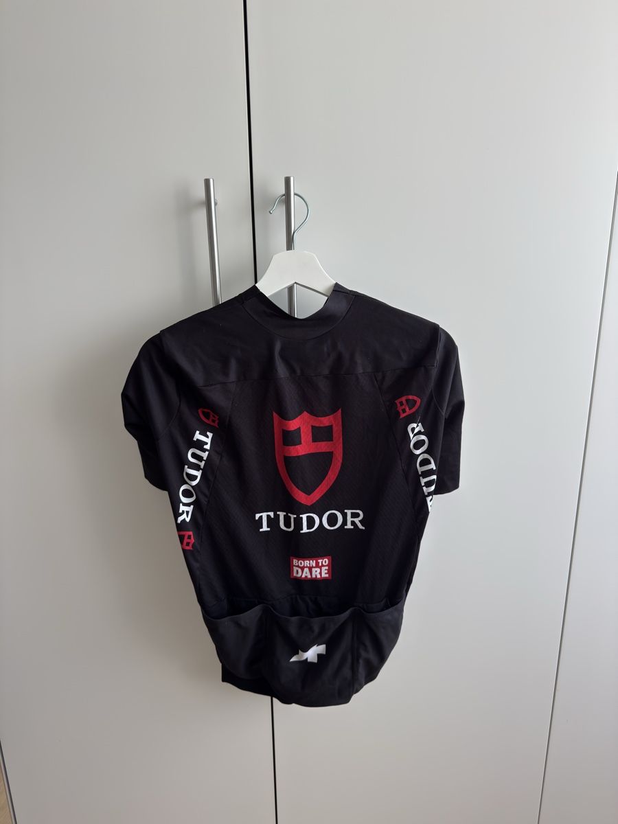 Assos Canottiere & Pantaloni: Assos Trikot Tudor Grösse M  – Nuovo (secondo la descrizione) da Hombrechtikon venduto da Sven_Gerber 1