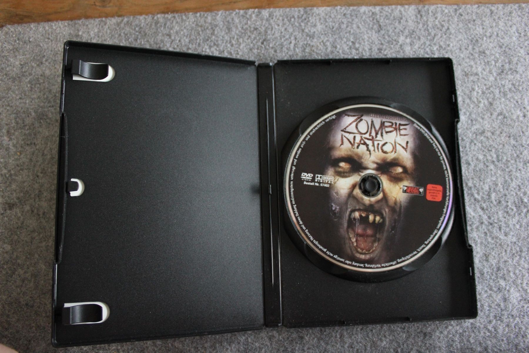Tutti i DVDs: Zombie Nation DVD (152) – Usato da Geroldswil venduto da Schlumpfine1973 1