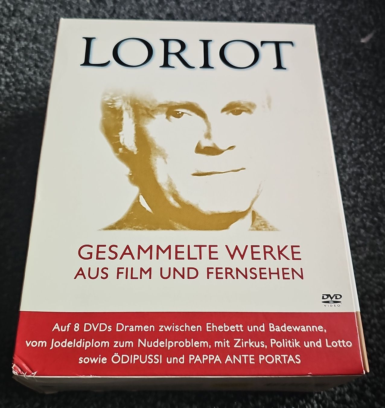 Tutti i DVDs: Loriot - Gesammelte Werke auf 8 DVDs  – Usato da Ruswil venduto da jan_bxl5