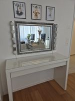 Schminkkommode von IKEA inkl. Spiegel und Wandbeleuchtung
