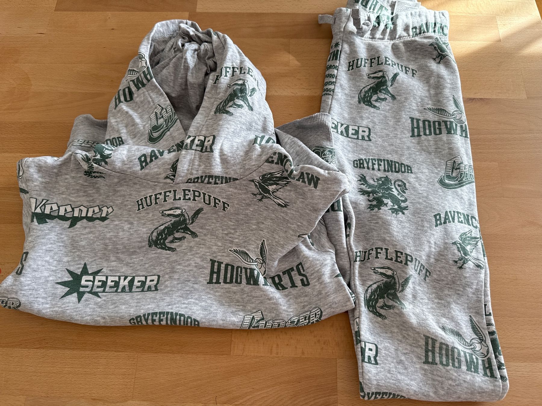 H&M Lotti & Set di vestiti: Set Harry Potter Gr. 134 – Usato da Zürich venduto da Lucinka21