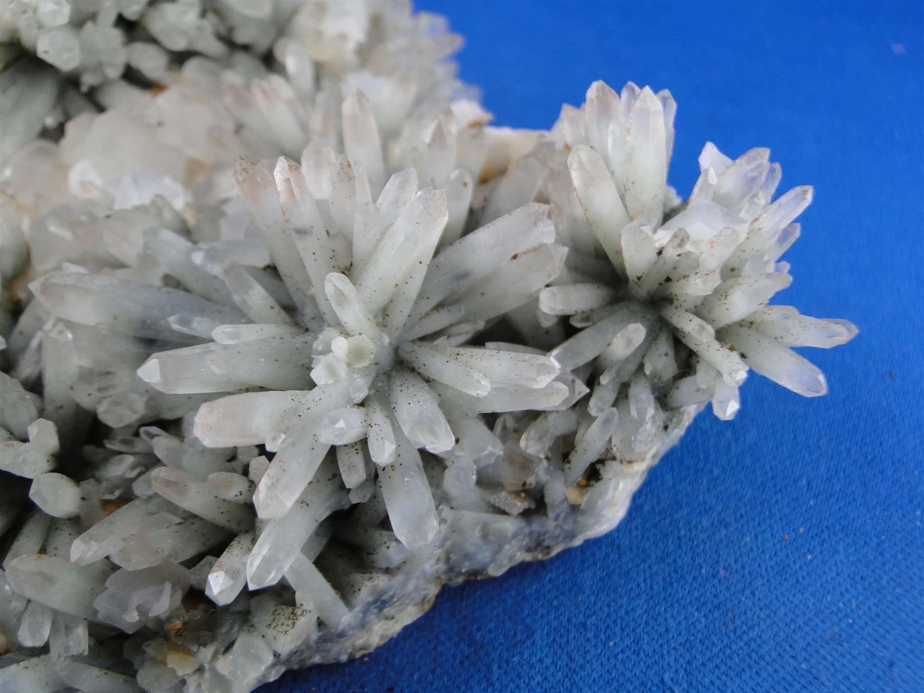 Mineralien & Heilsteine: Bergkristall var Prasem mit Calcit – Gebraucht aus Schinznach Bad von Demerald 3
