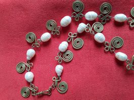 Schickes Perlen/Messing Collier Handarbeit