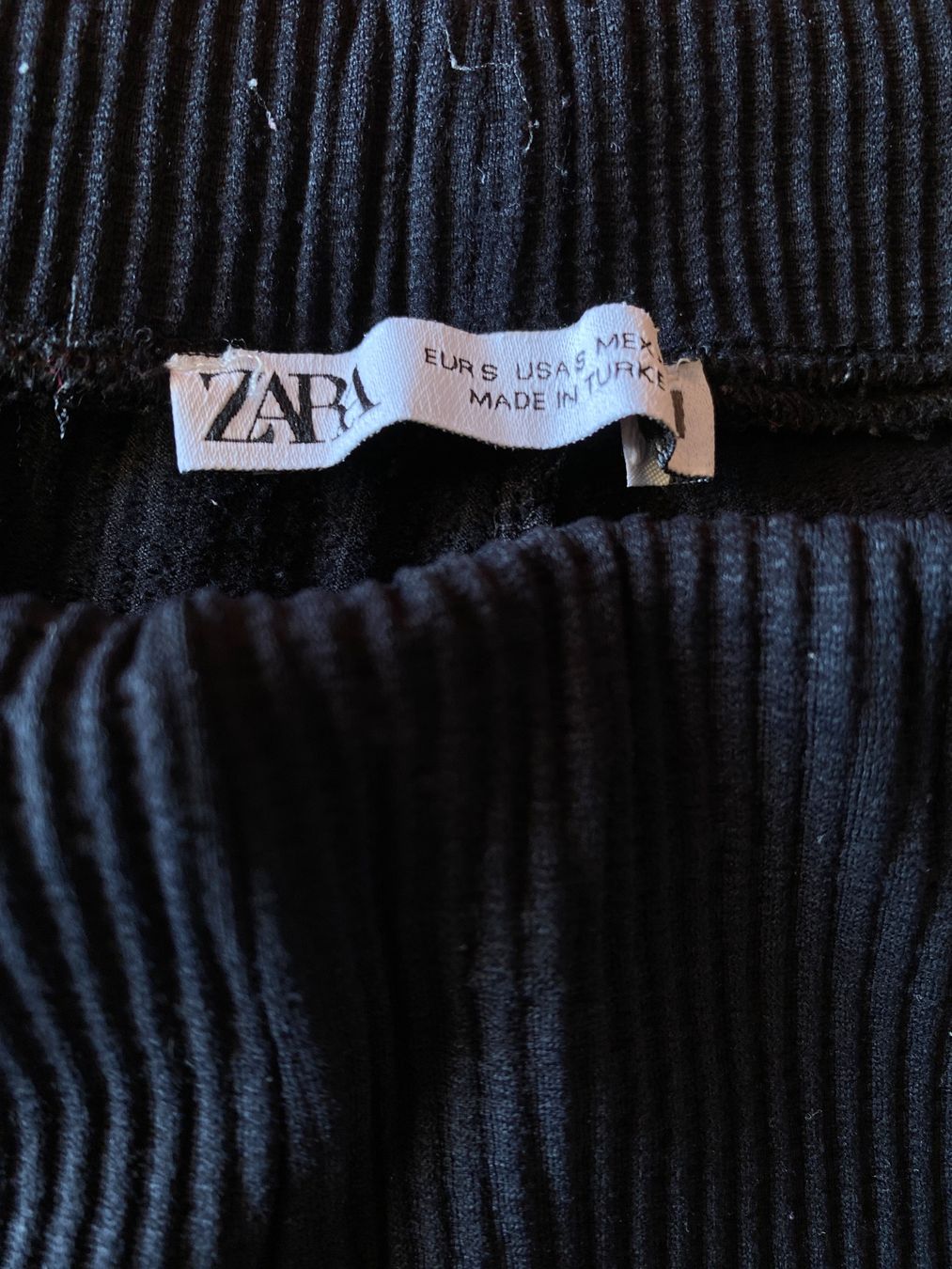 Zara Hosen: Short noir Zara - taille S stretch – Gebraucht aus Genève von swissjojo 1