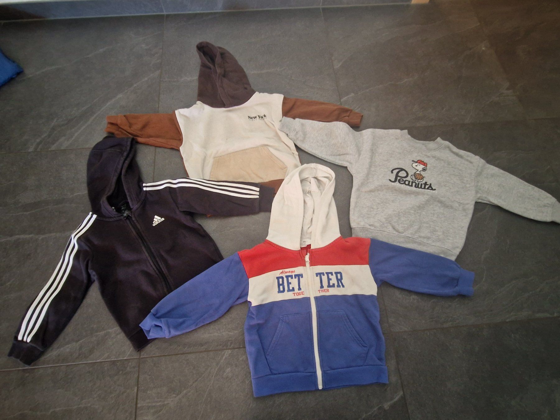 Lotti & Set di vestiti: Jungs Kleiderpaket 98/104 – Usato da La Punt Chamues-ch venduto da min_z9hj 7