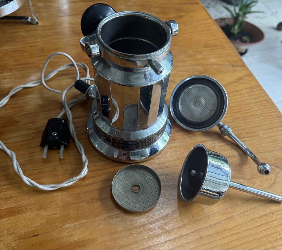 Macchine per caffè & Macchine per espresso: Machine a café ancienne  – Usato da Vésenaz venduto da NORA1325