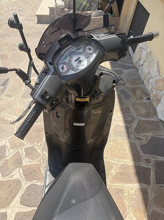 Scooters: Sym 200 HD – D'occasion à Lugano par sls_5z8c 1