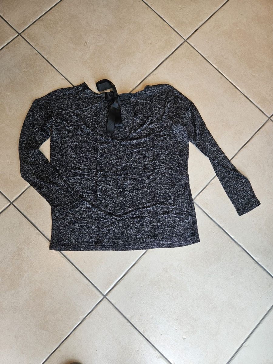 Pulls & Sweat-shirts: Pullover mit Rückenausschnitt, S – D'occasion à aarau par A.Naef 1
