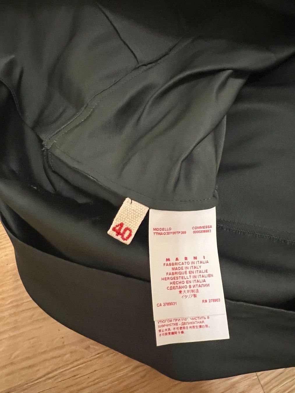 Completi & Tailleur: MARNI Set Anzug Suit Shorts Top Gr 40 – Usato da Ebmatingen venduto da dartim 6