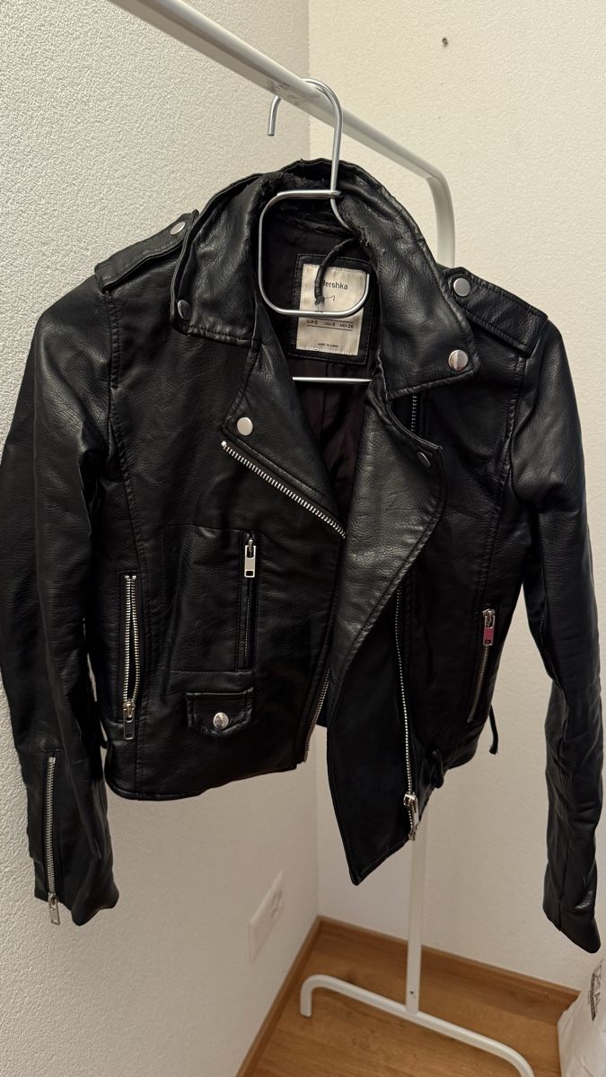 Bershka Giacche: Bershka Jacke in Leder-Optik, Gr. S – Usato da Gelterkinden venduto da teddywidder