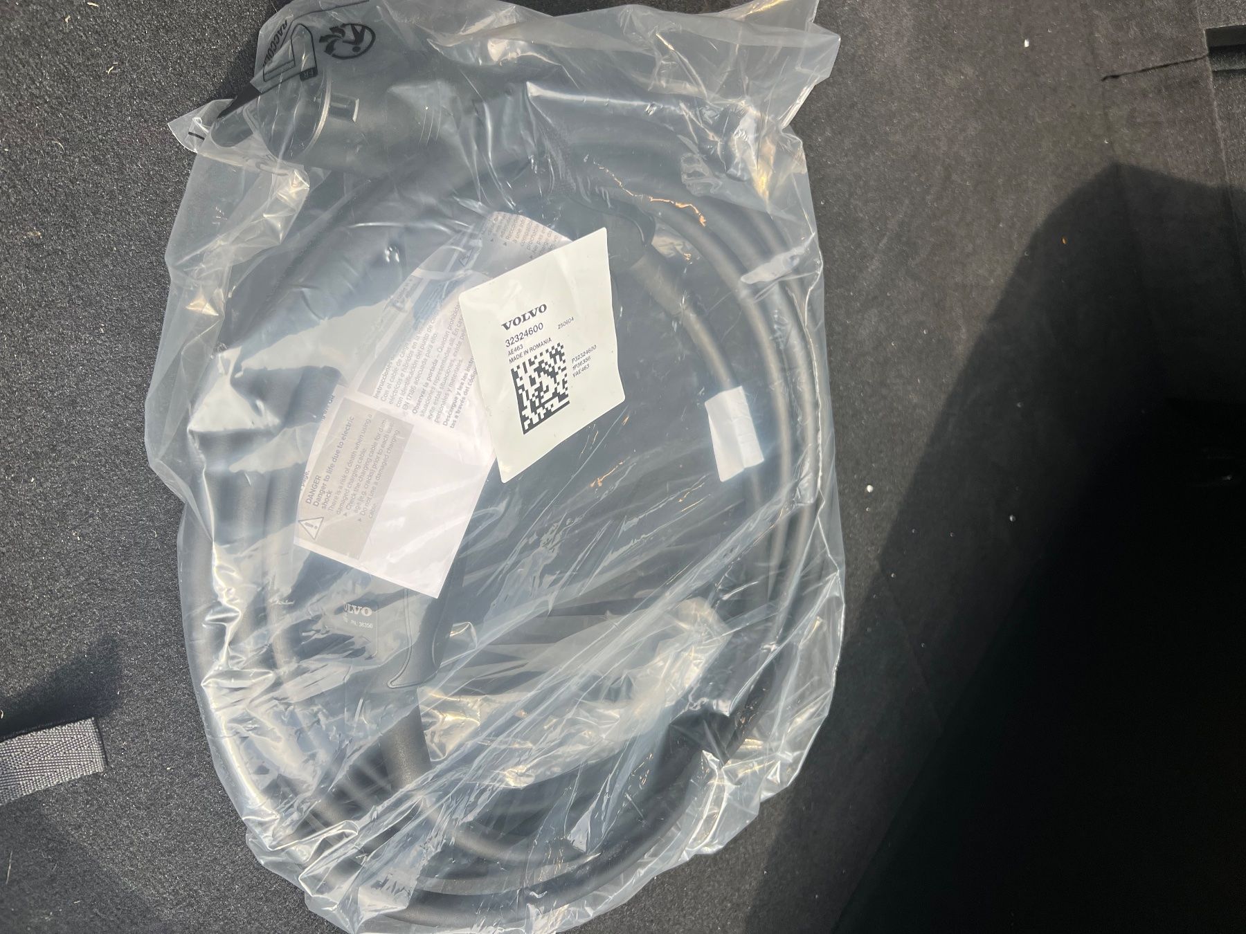 Autres accessoires p. véhicule: Volvo BEV Ladekabel 32324600, neu ! – Neuf avec emballage d'origine à Pfäffikon SZ par Lakeside-trade 2