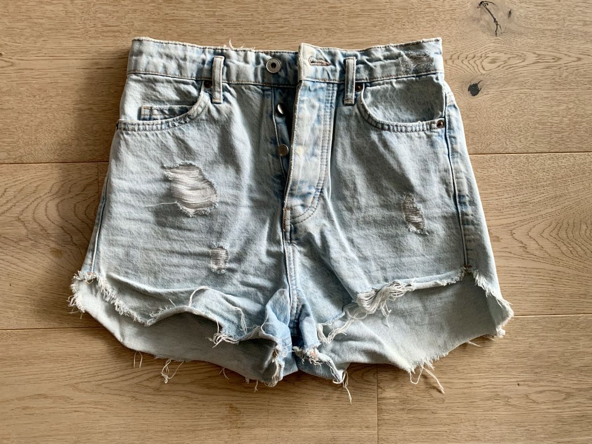 Zara Hosen: Short en jean Zara taille haute – Gebraucht aus Zürich von Irassa