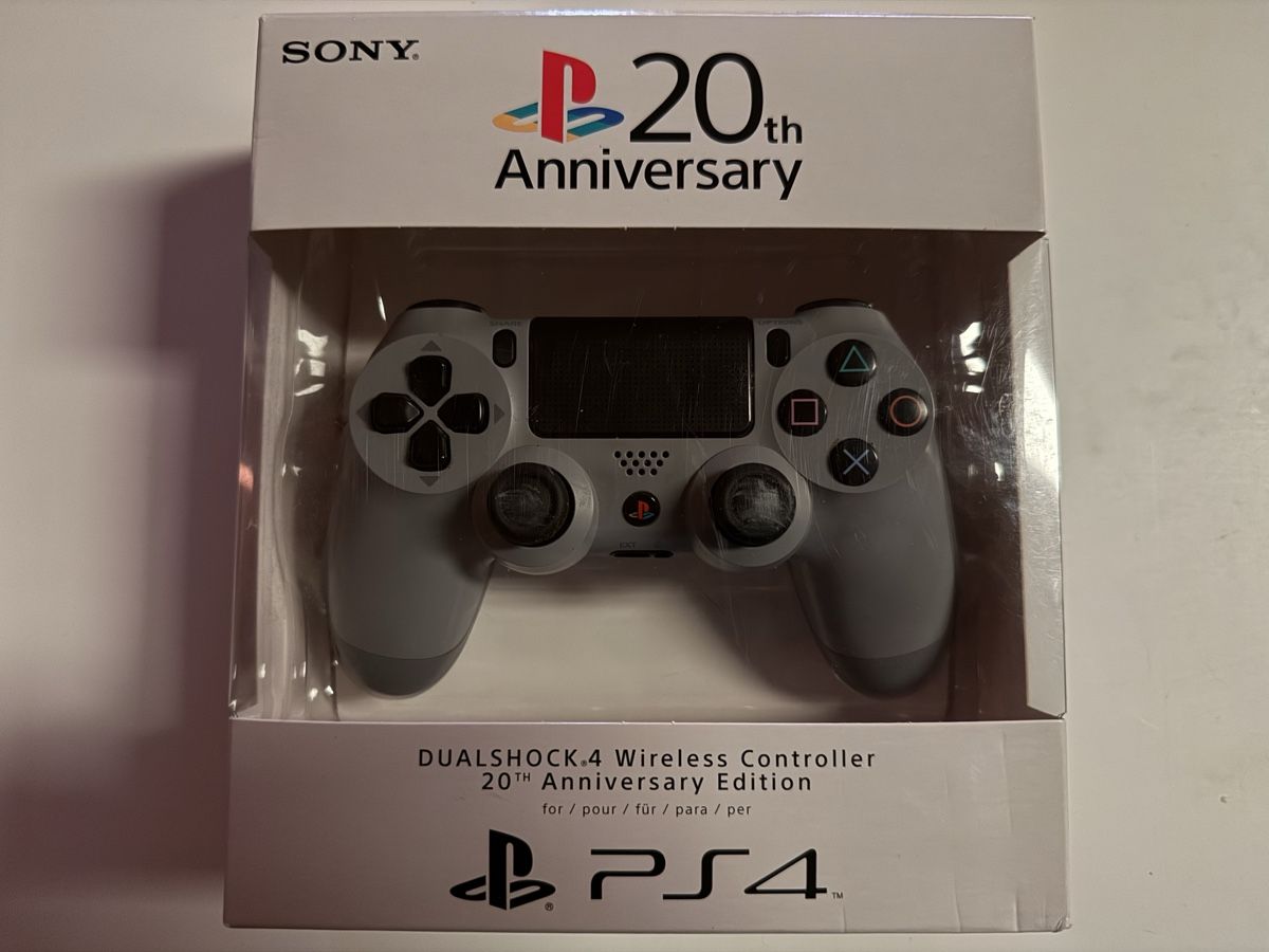 Sony Controller: Manette PS4 Dualshock 4, 20e Anniversaire - comme neu – Neu (gemäss Beschreibung) aus Chavornay von brunodasilva87