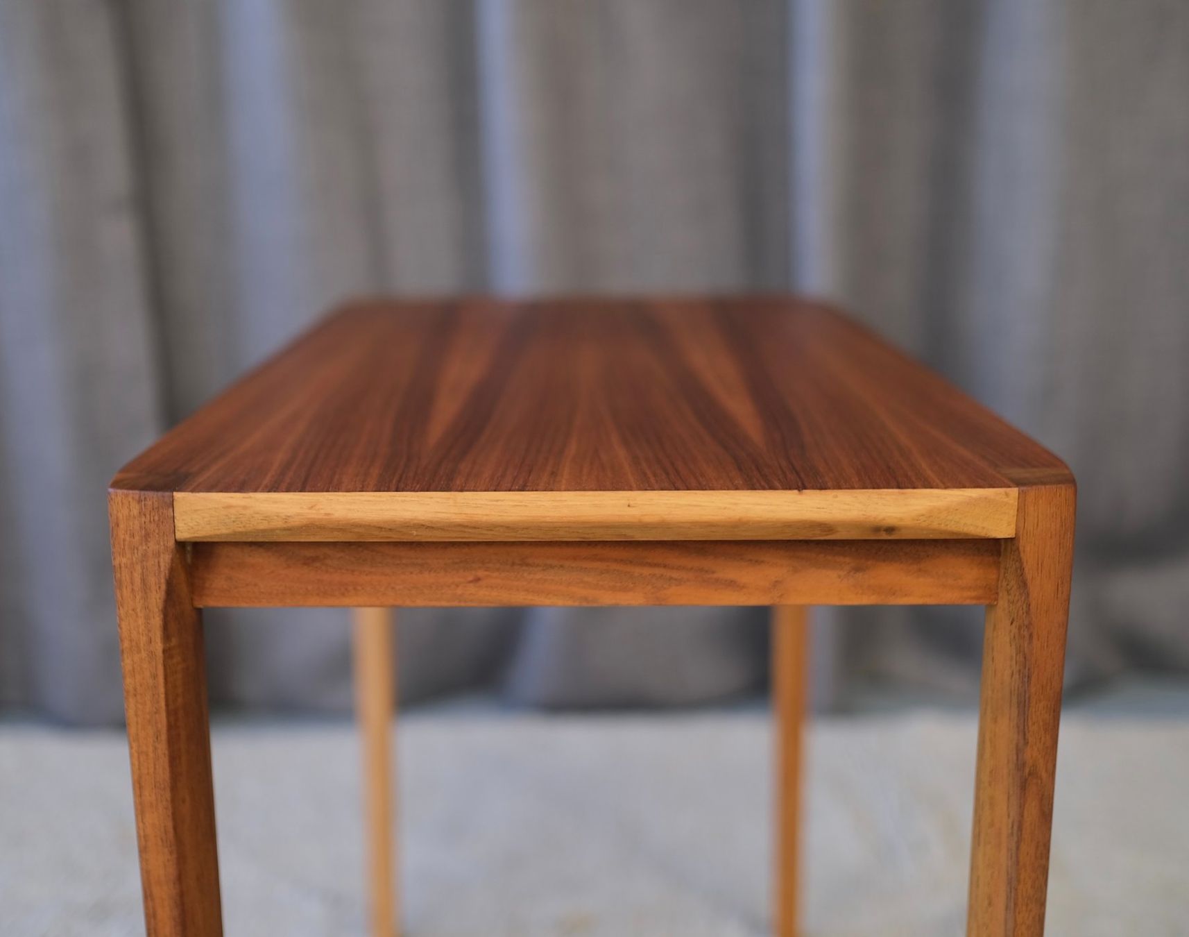 Tavoli: Sidetable Rex Raab for Wilhelm Renz, Nussbaum – Usato da Bern venduto da Zmodern_VIN 4