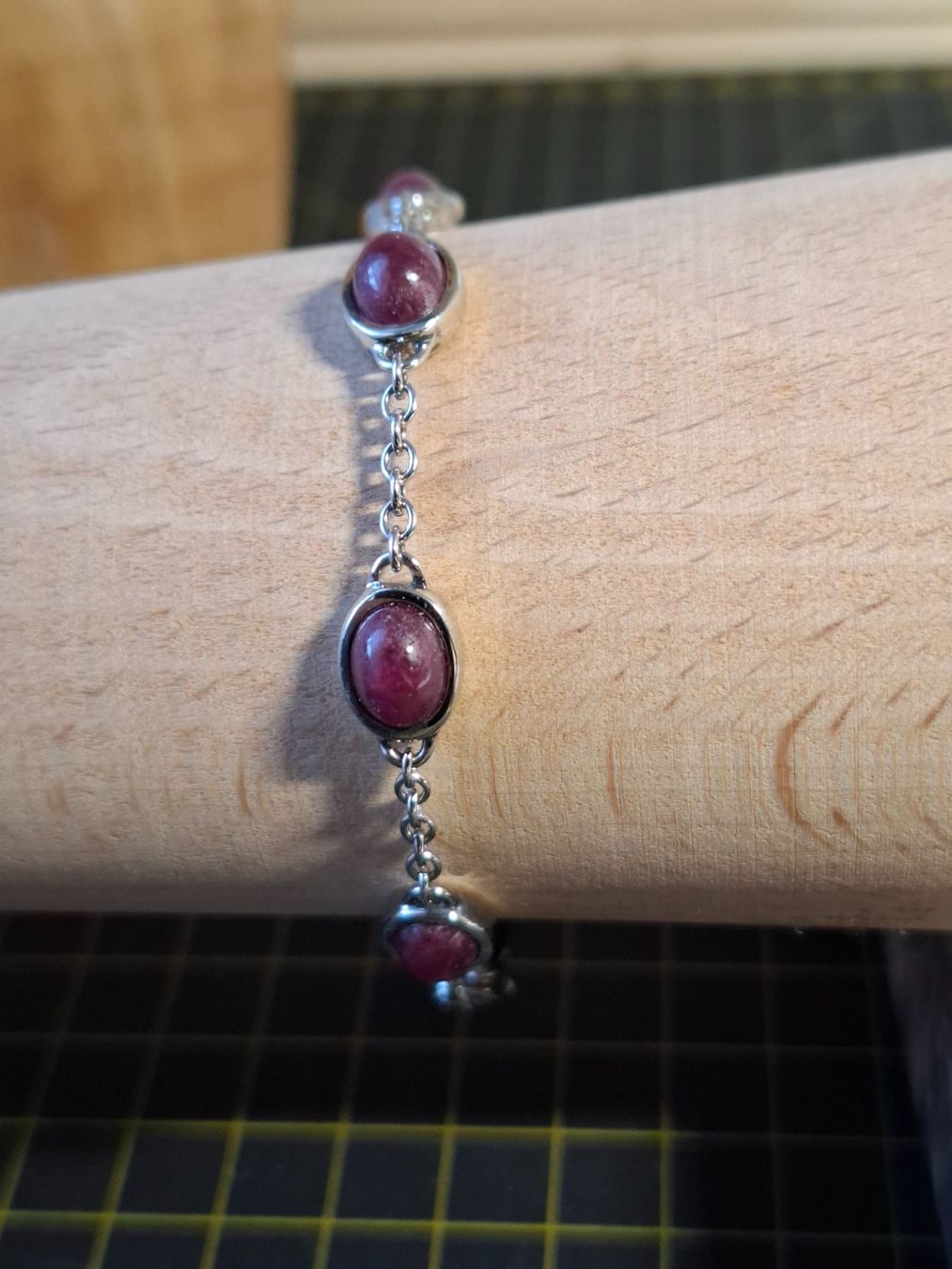 Bracciali & Braccialetti: Armkette Silber 925 mit Korunde – Usato da Zwieselberg venduto da Halifaxmendusli 1
