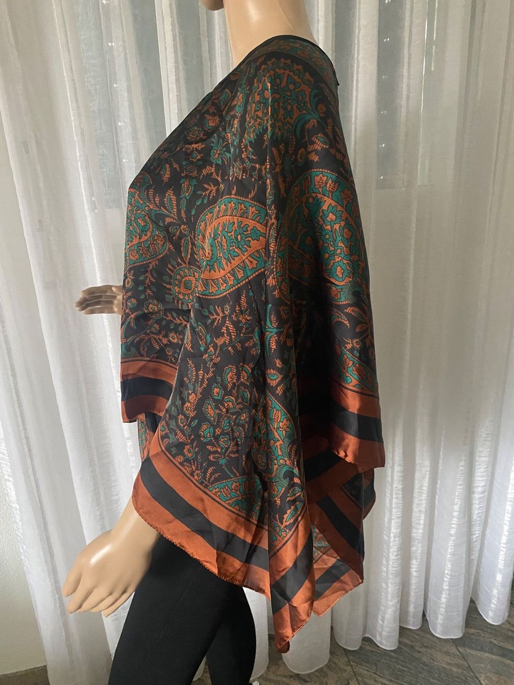 Camicette: edler/stylischer Blusen-Poncho,Silk-Feeling,1 Size – Nuovo e nell'imballaggio originale da Winkel venduto da ferrari2022 2