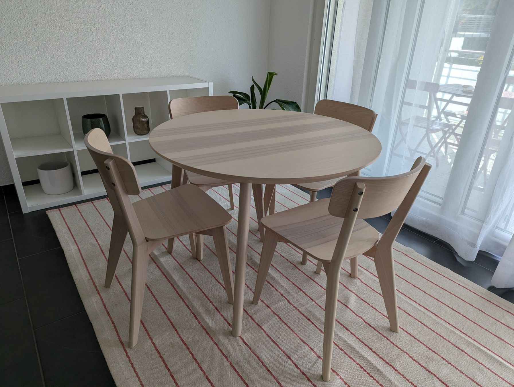 Ikea Set di tavolo e panche: Ikea LISABO Tisch + 4 Stühle ash veneer – Nuovo (secondo la descrizione) da Au ZH venduto da liinaj