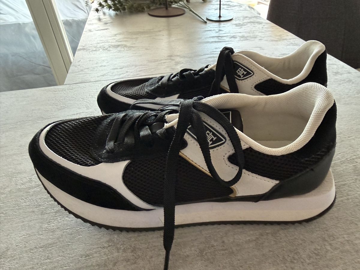 Tommy Hilfiger Scarpe da donna: Tommy Hilfiger Sneaker  Grösse 39 – Usato da Kleindöttingen venduto da Mausi59