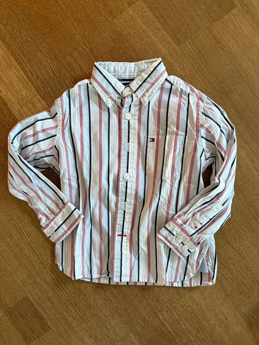 Lotti & Set di vestiti: Tommy Hillfiger Kleiderpaket mit Jacke – Usato da Winkel venduto da gatta 1