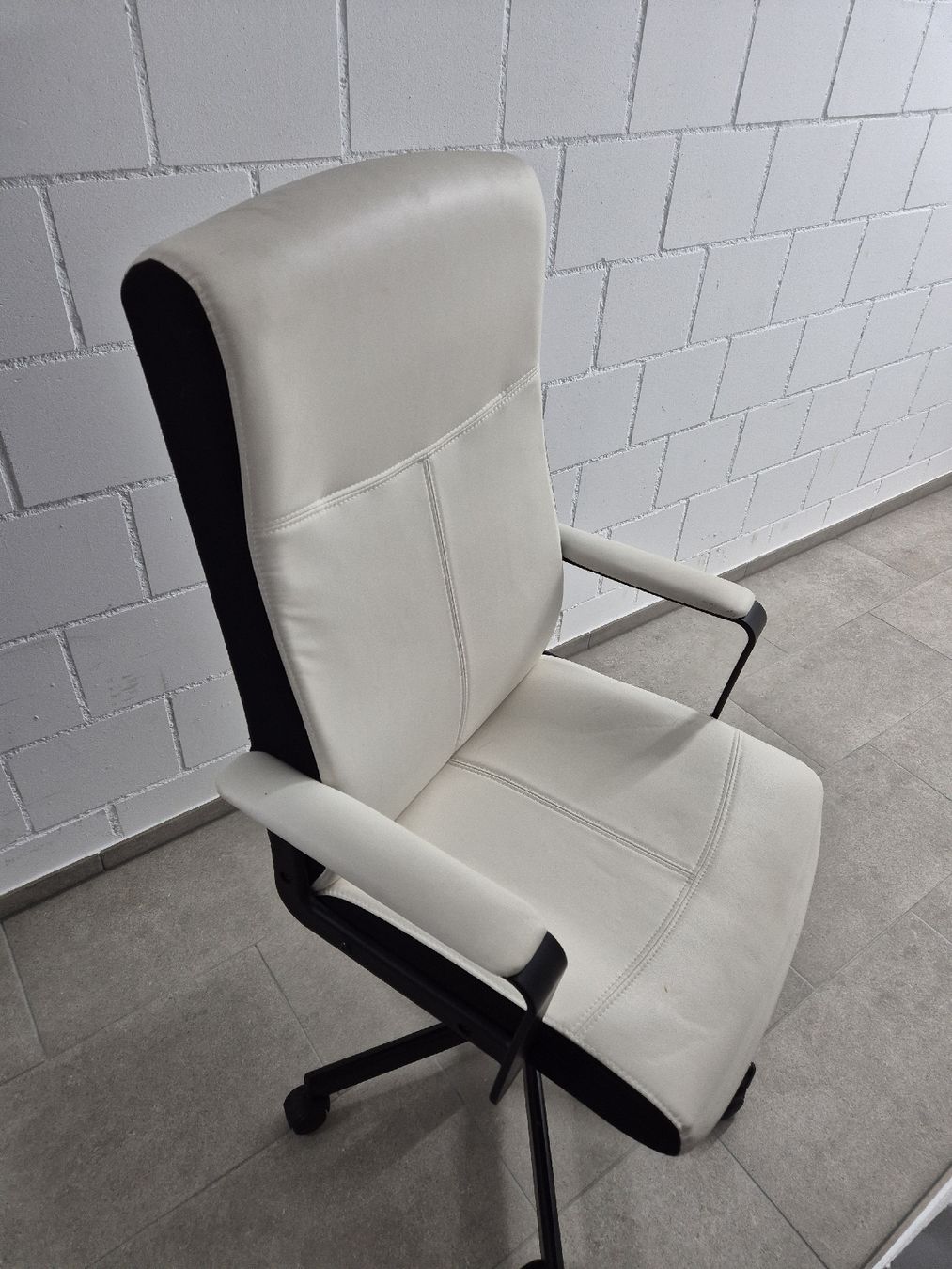 Ikea Sedie: Bürostuhl – Usato da Holziken venduto da butterfly48 2