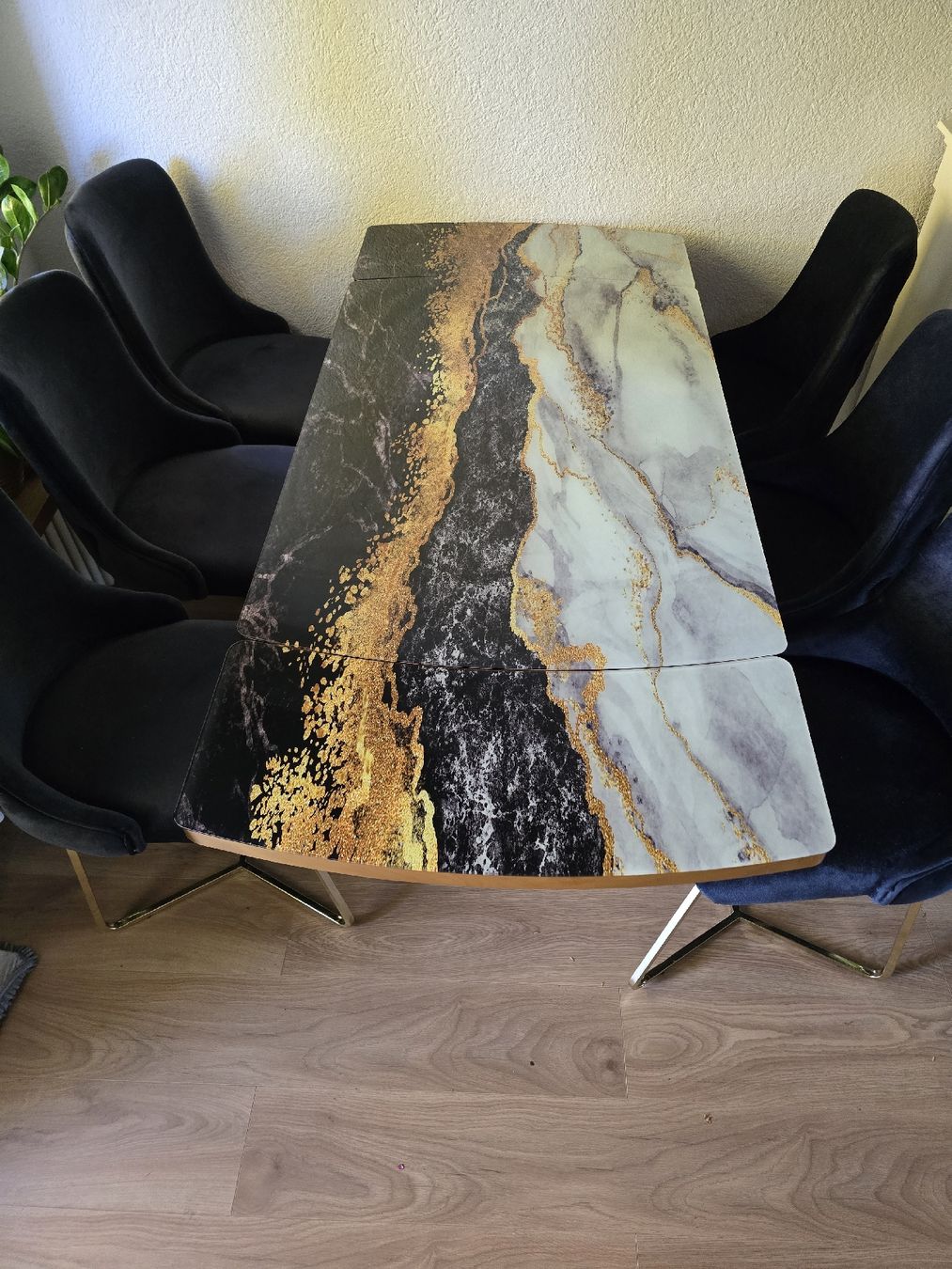 Tischset: Esstisch mit 6 Stühlen Marmor Optik Gold – Gebraucht aus Beinwil am See von wol_9rqp 1