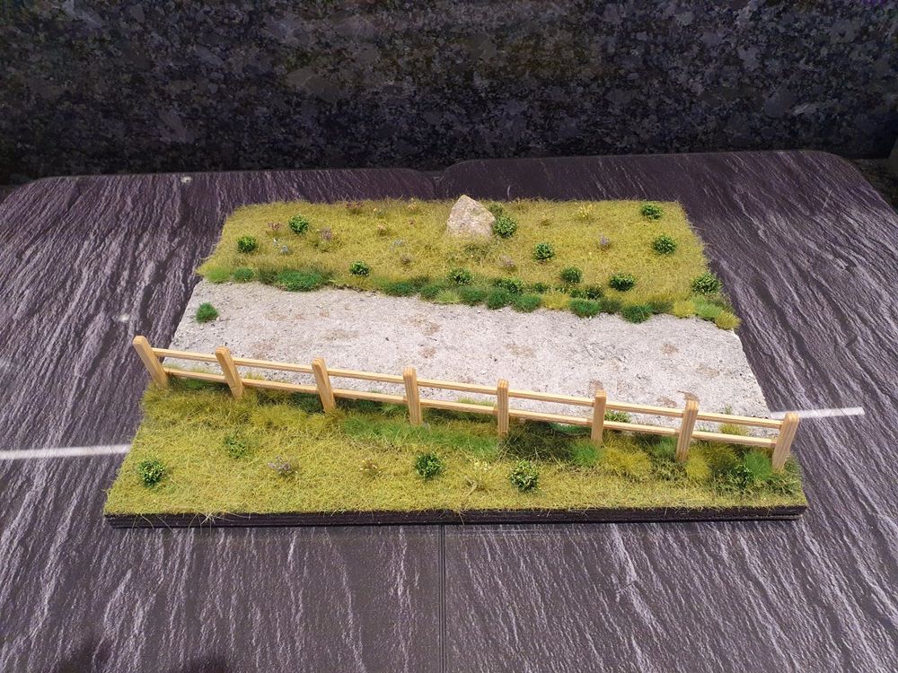 Diorama 1:32 Landwirtschaft Feldweg mit Zaun passt zu Fendt | Kaufen