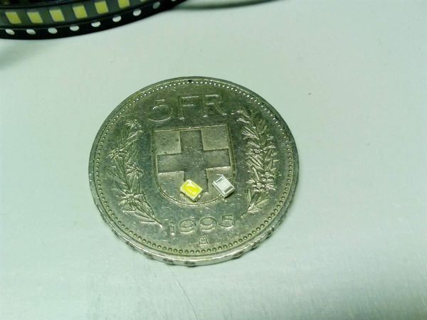 Componenti elettronici: LED SMD 3528, warmweiss, 50Stk – Nuovo (secondo la descrizione) da Luzern venduto da Salefactory 1