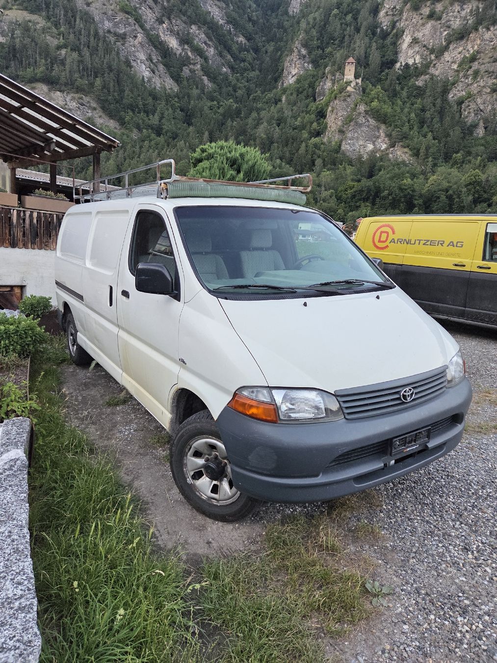 Toyota Nutzfahrzeuge: toyota hiace d-4d 4wd – Gebraucht aus Rothenbrunnen von Ursina1