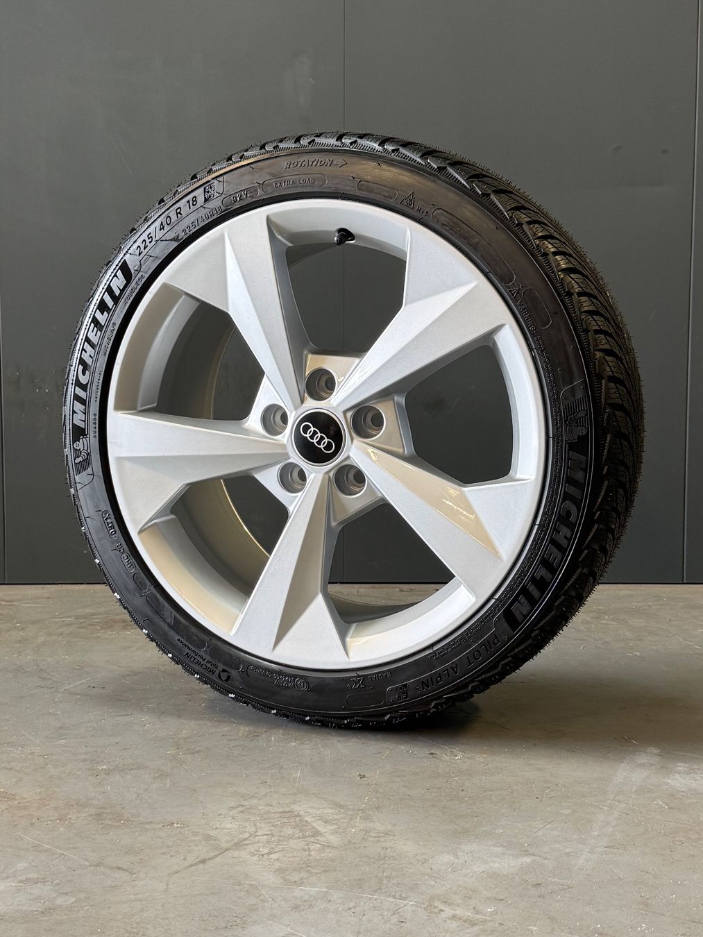 Audi Pneumatici & Ruote complete: Originale Audi A3/S3 8Y Winterräder Neu 18zoll – Nuovo e nell'imballaggio originale da Gerlafingen venduto da Pneu-Puric 4