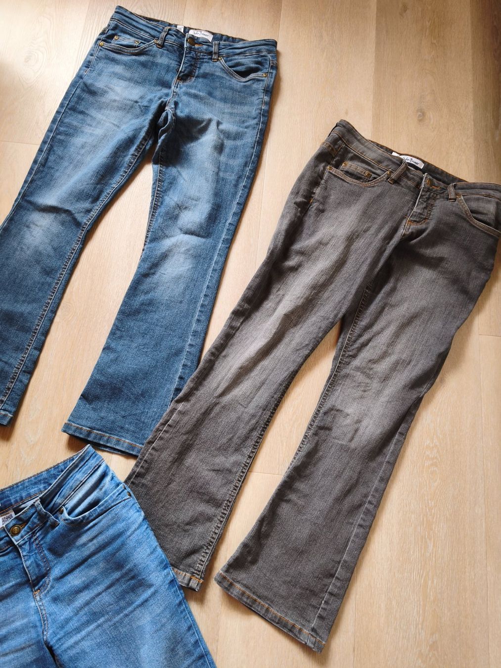 Jeans: 3 Bootcut Jeans Kurzgrösse 38/40 – Usato da Reconvilier venduto da Mickeli7 3