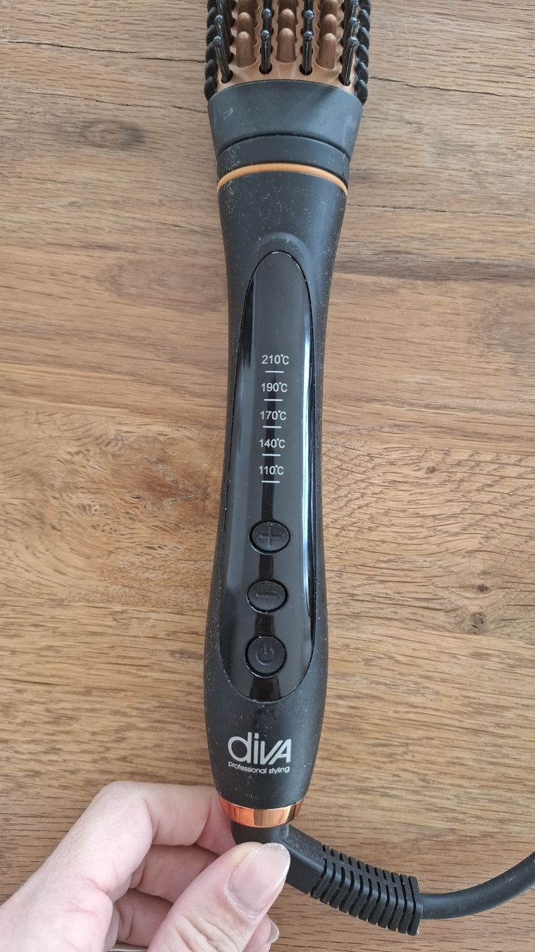 Sonstige Haarpflege: Diva Professional Styling Bürste SLIK460 – Gebraucht aus Münchenstein von sabrinchen02 2