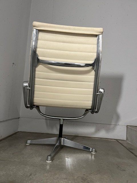 Sessel: Herman Miller Collection Original Eames Alu Chair – Gebraucht aus Luzern von flixmaus 2