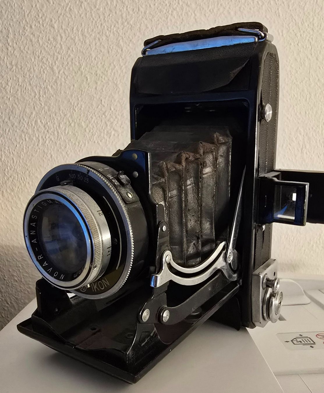 Zeiss Fotocamera: Antike Zeiss Ikon Kamera mit Balg – Usato da Winterthur venduto da Knoepfel