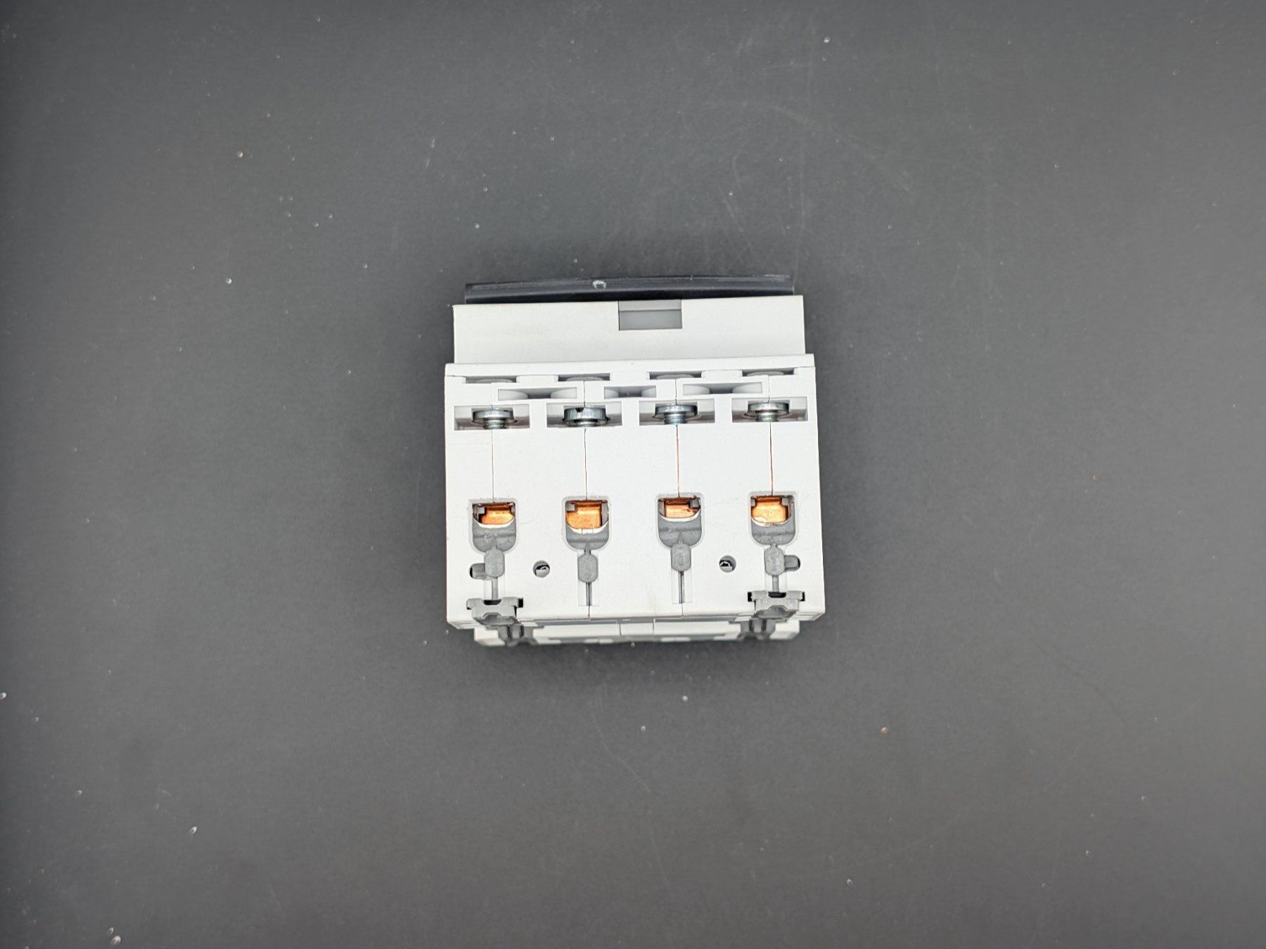 Legrand Interruttori: Legrand 411357 C13 30mA DX3 FI-LS – Usato da Winterthur venduto da Hint17 5