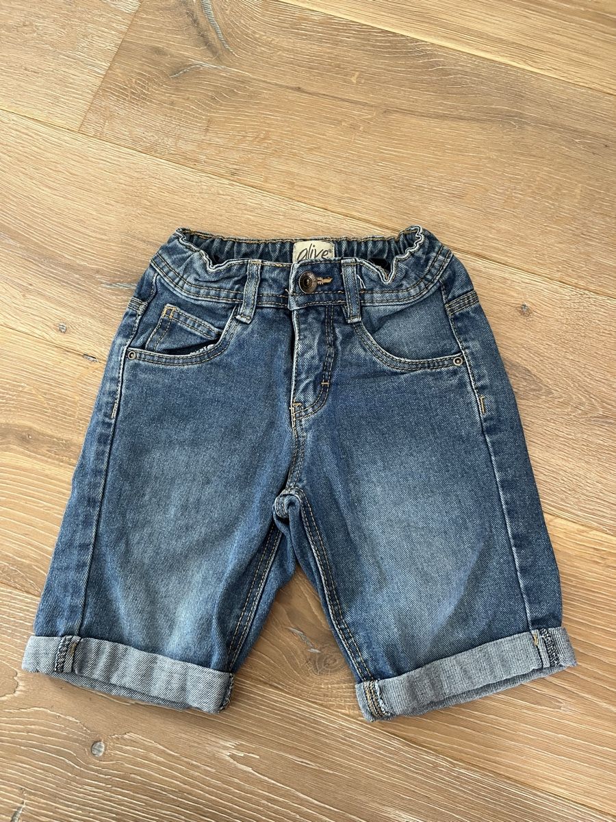 Pantaloni: Jeans Shorts Alive Grösse 122 – Usato da Aarburg venduto da cha_6t8j