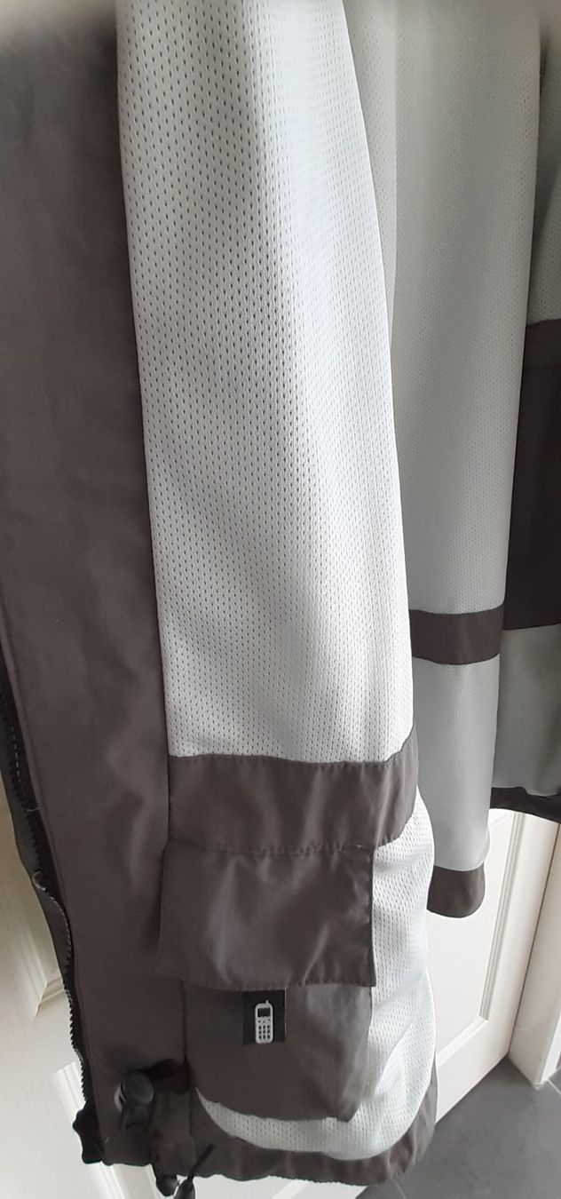 Vestes: Schöne robuste Regen-/Windjacke mit Kapuze Gr 44 – Neuf (Voir description) à Arch par Drosselbart 5