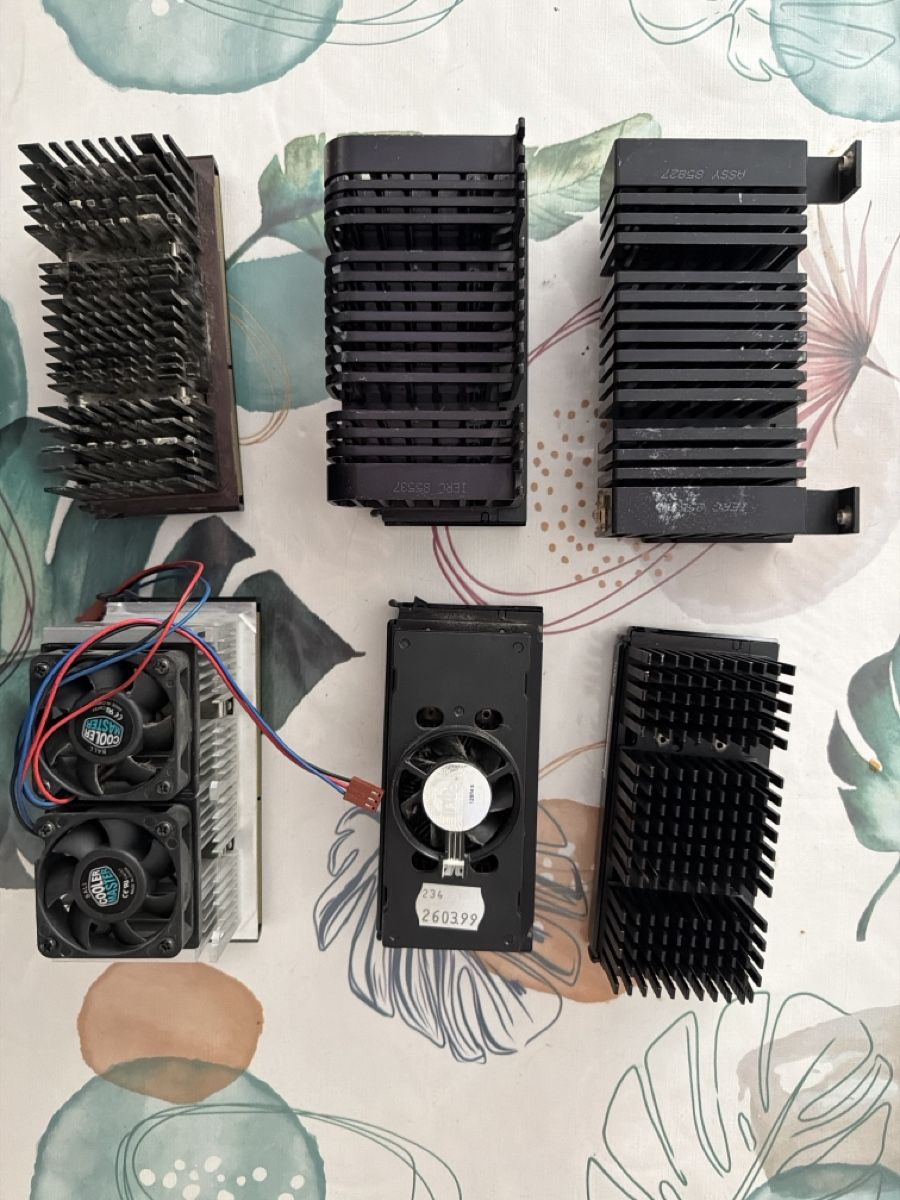 Componenti elettronici: Lot de processeur Slot 1 – Difettoso da Martigny venduto da capri2800 1