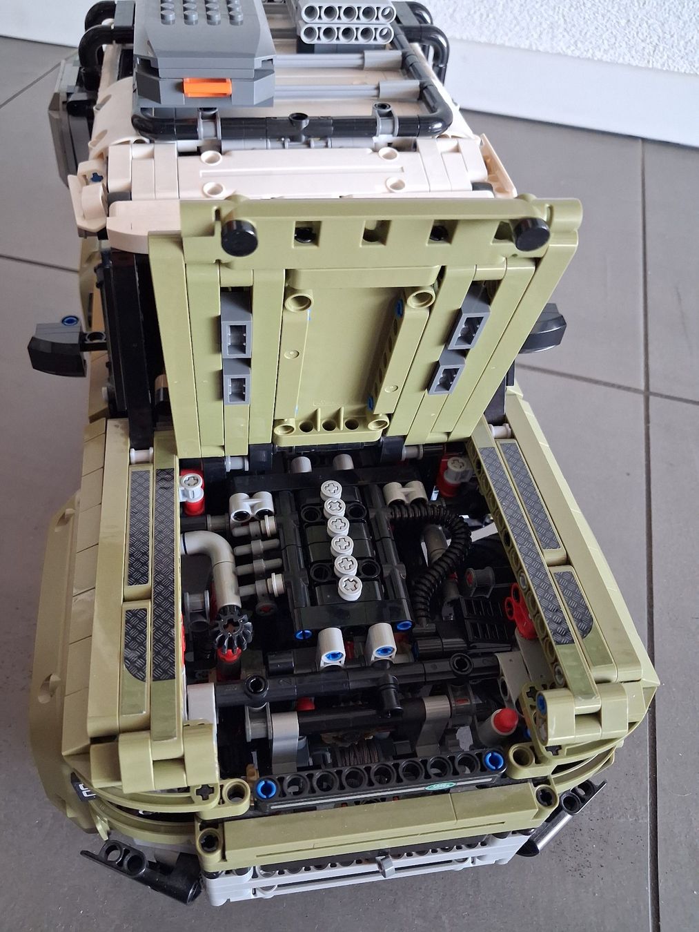 Lego Kit di costruzioni: LEGO Land Rover Defender 42110 – Usato da Thierrens venduto da Tbox 6