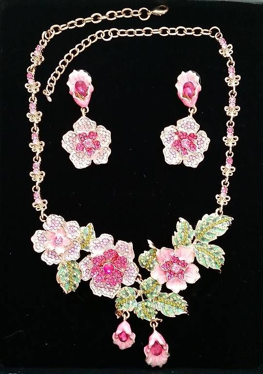 Sonstiger Schmuck: Blumen Set mit Glitzersteine – Gebraucht aus Soyhieres von chatons