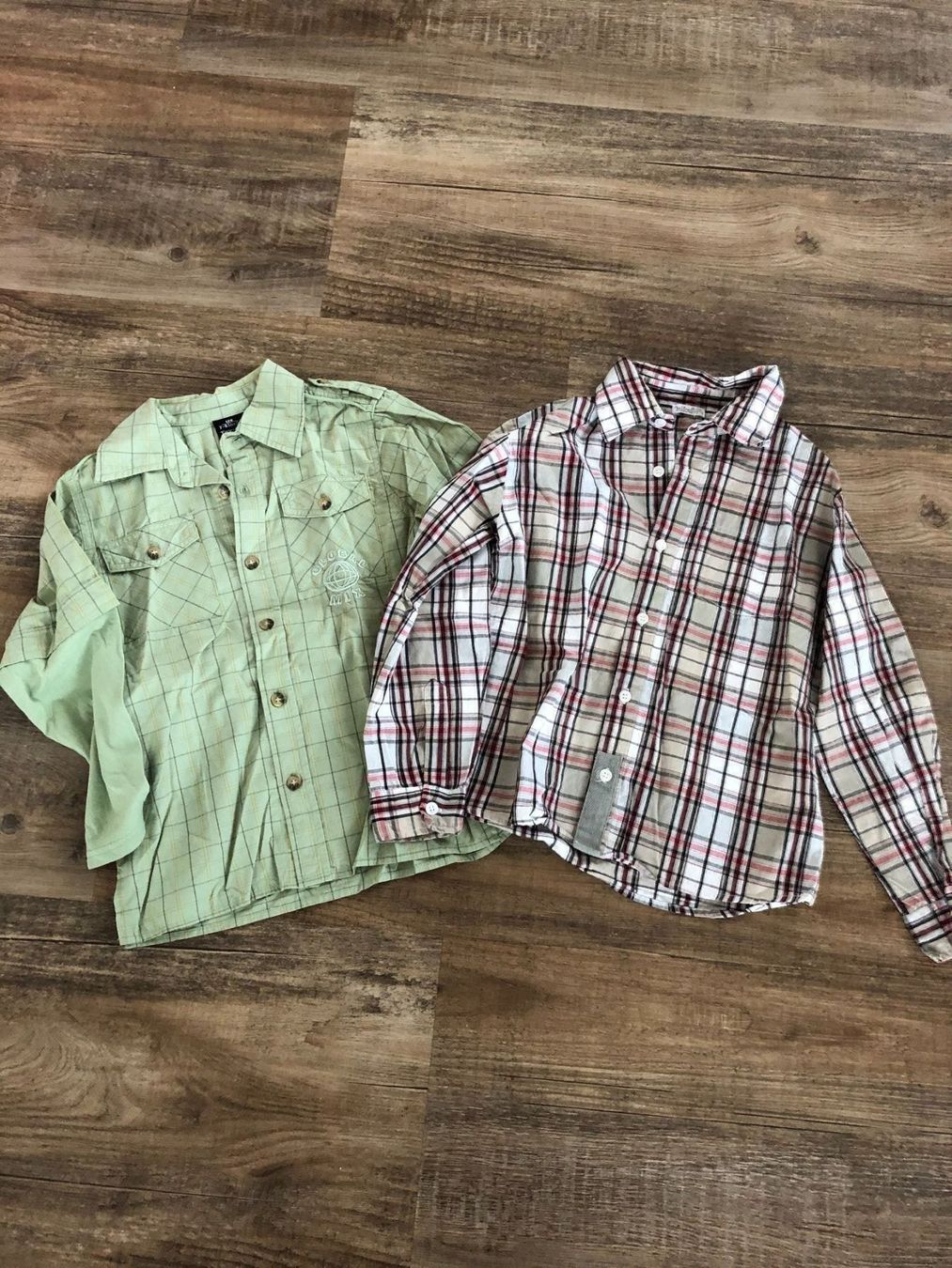 Camicie, T-shirt & Polo: 2 Kinder lang Arm Hemd Gr. 128 – Usato da Steffisburg venduto da Aare77