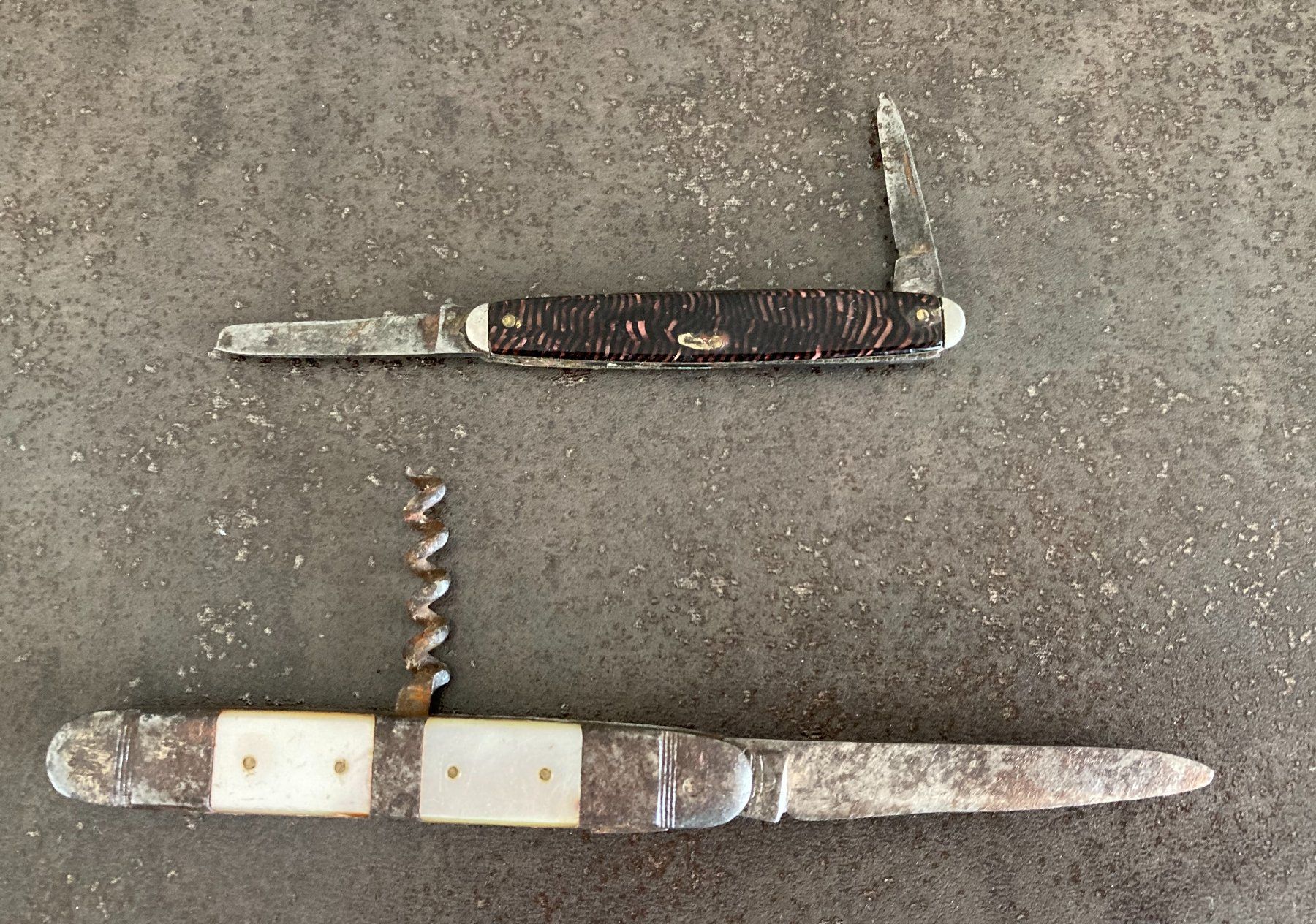 Taschenmesser: 2 Stk alte Taschenmesser – Defekt aus Riehen von benni47